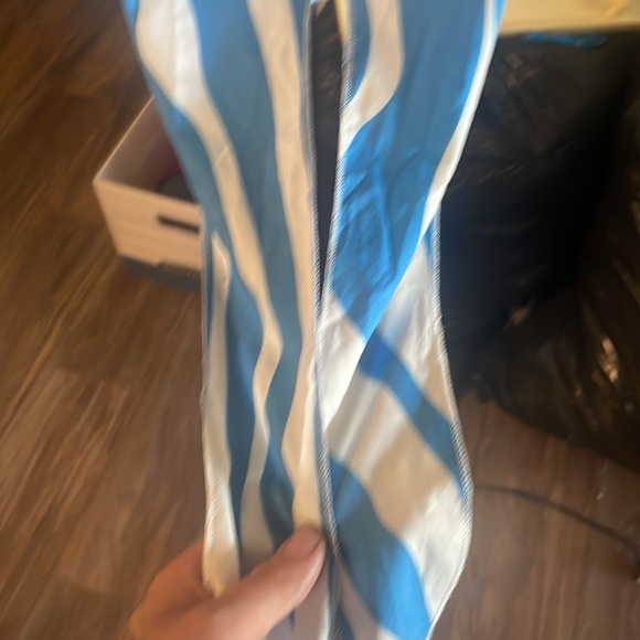 Women’s Large - Picture 2 of 3